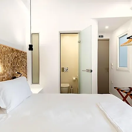 Acropolis Hotel *